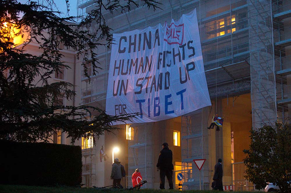 SFT Activists banner hang at the UN.